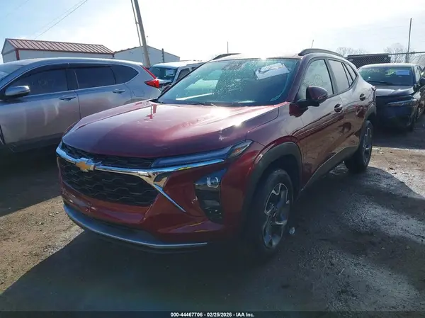 KL77LHEP8SC035636 2025 CHEVROLET TRAX - Image 2