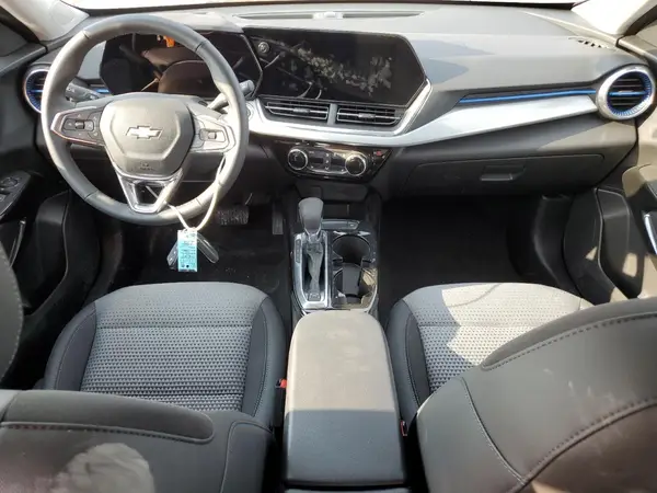 KL77LHEP8SC040870 2025 CHEVROLET TRAX - Image 8