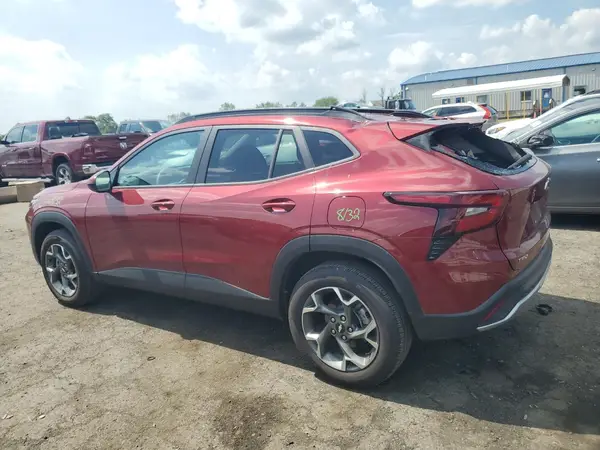 KL77LHEP8SC046961 2025 CHEVROLET TRAX - Image 2
