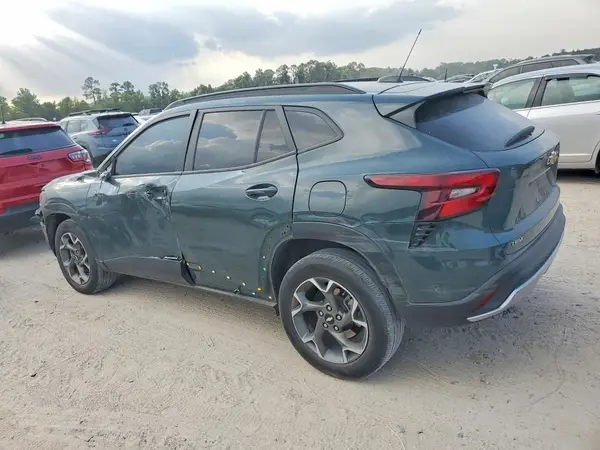 KL77LHEP8SC052422 2025 CHEVROLET TRAX - Image 2