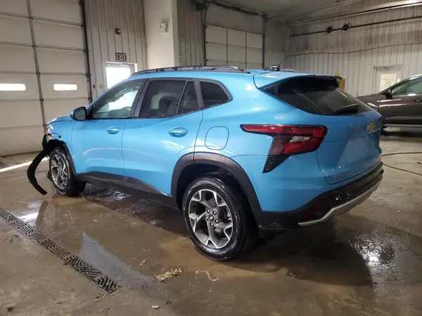KL77LHEP8SC055451 2025 CHEVROLET TRAX - Image 2