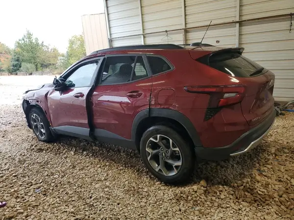 KL77LHEP8SC056938 2025 CHEVROLET TRAX - Image 2