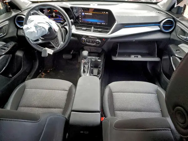 KL77LHEP8SC056938 2025 CHEVROLET TRAX - Image 8