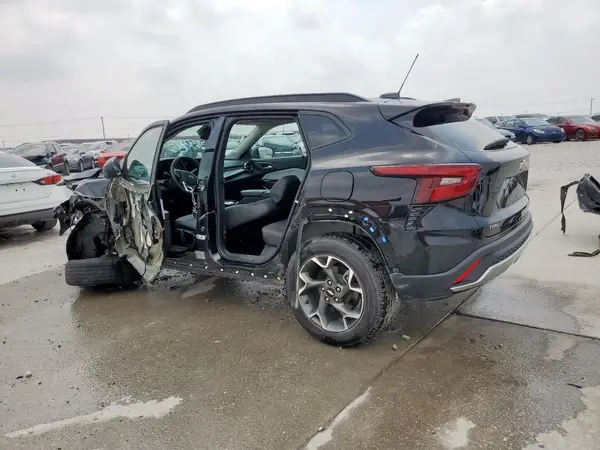KL77LHEP8SC066739 2025 CHEVROLET TRAX - Image 2