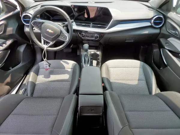 KL77LHEP8SC066739 2025 CHEVROLET TRAX - Image 8
