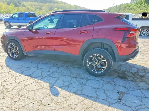 KL77LHEP8SC067356 2025 CHEVROLET TRAX - Image 2