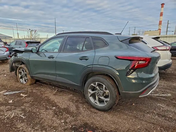 KL77LHEP8SC083315 2025 CHEVROLET TRAX - Image 2
