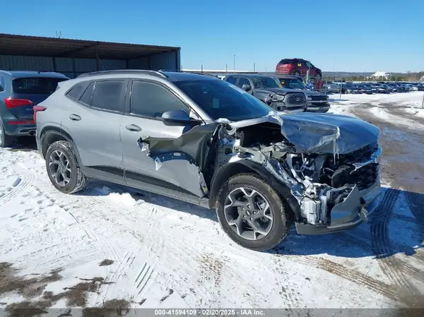 KL77LHEP8SC092239 2025 CHEVROLET TRAX - Image 1