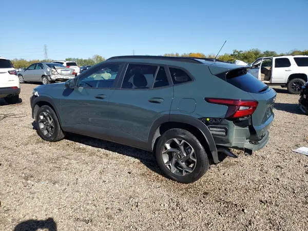 KL77LHEP8SC097859 2025 CHEVROLET TRAX - Image 2