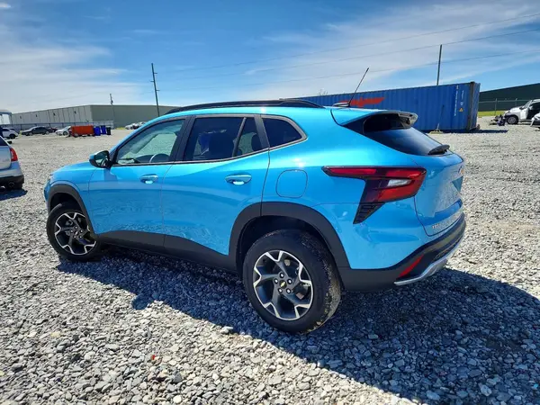 KL77LHEP8SC100243 2025 CHEVROLET TRAX - Image 2
