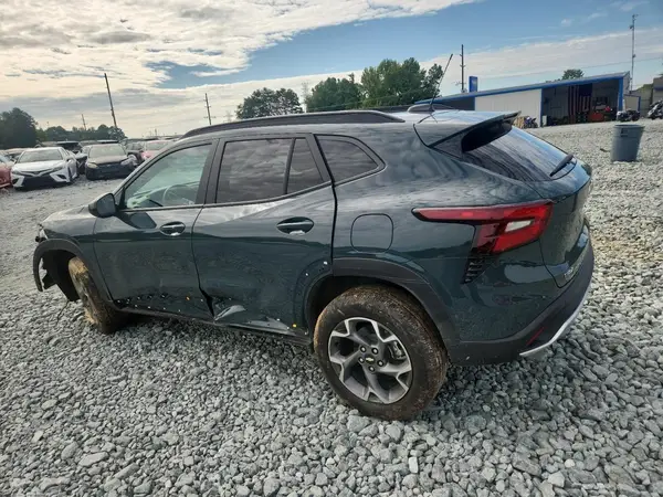 KL77LHEP8SC100355 2025 CHEVROLET TRAX - Image 2