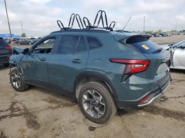 KL77LHEP8SC100369 2025 CHEVROLET TRAX - Image 2