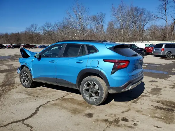 KL77LHEP8SC111856 2025 CHEVROLET TRAX - Image 2