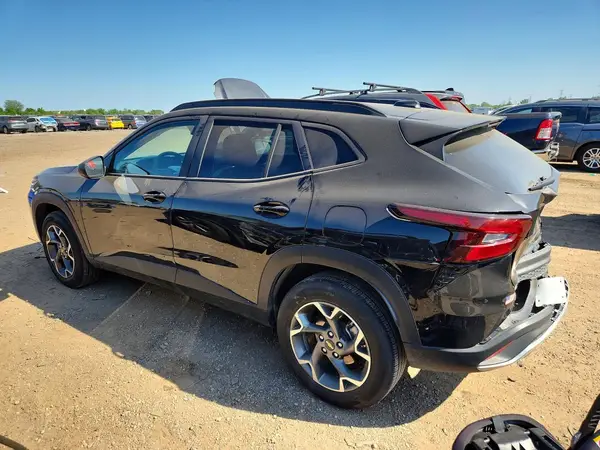 KL77LHEP8SC122209 2025 CHEVROLET TRAX - Image 2