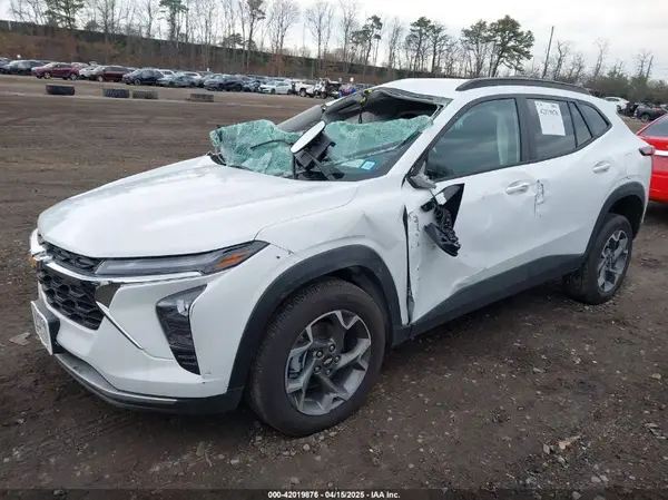 KL77LHEP8SC128818 2025 CHEVROLET TRAX - Image 2