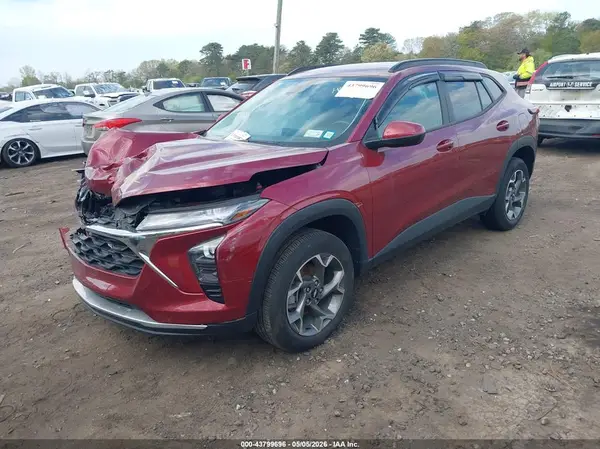 KL77LHEP8SC129791 2025 CHEVROLET TRAX - Image 2