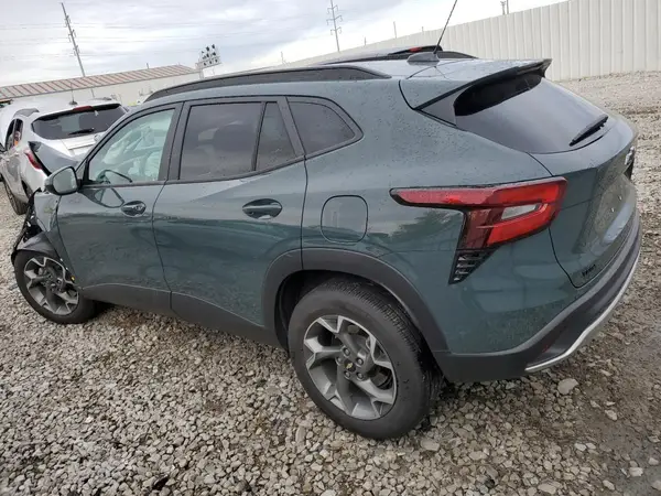 KL77LHEP8SC151435 2025 CHEVROLET TRAX - Image 2
