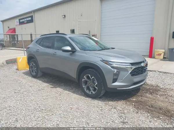 KL77LHEP8SC153816 2025 CHEVROLET TRAX - Image 1