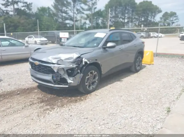 KL77LHEP8SC153816 2025 CHEVROLET TRAX - Image 2