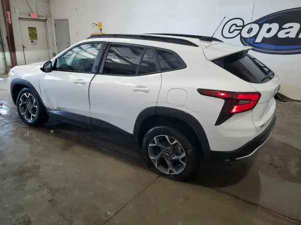 KL77LHEP8SC154030 2025 CHEVROLET TRAX - Image 2