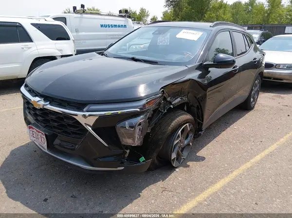 KL77LHEP8SC155582 2025 CHEVROLET TRAX - Image 2