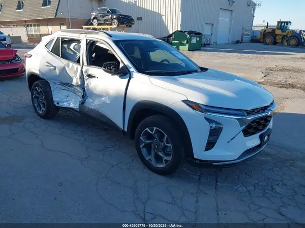 KL77LHEP8SC158675 2025 CHEVROLET TRAX - Image 1