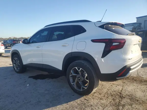 KL77LHEP8SC159339 2025 CHEVROLET TRAX - Image 2