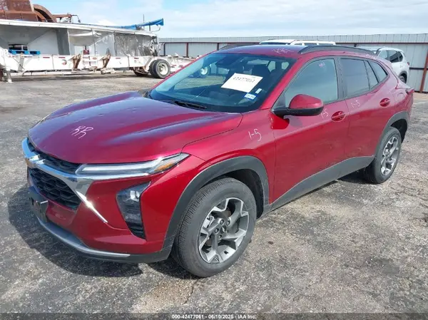 KL77LHEP8SC162533 2025 CHEVROLET TRAX - Image 2