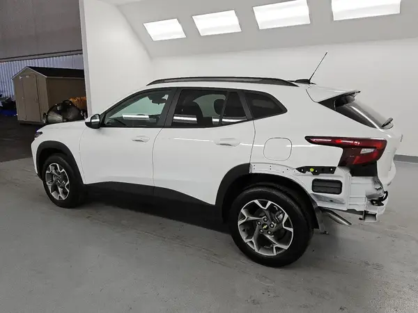KL77LHEP8SC166422 2025 CHEVROLET TRAX - Image 2