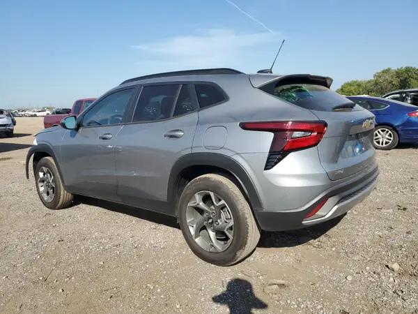 KL77LHEP8SC173502 2025 CHEVROLET TRAX - Image 2