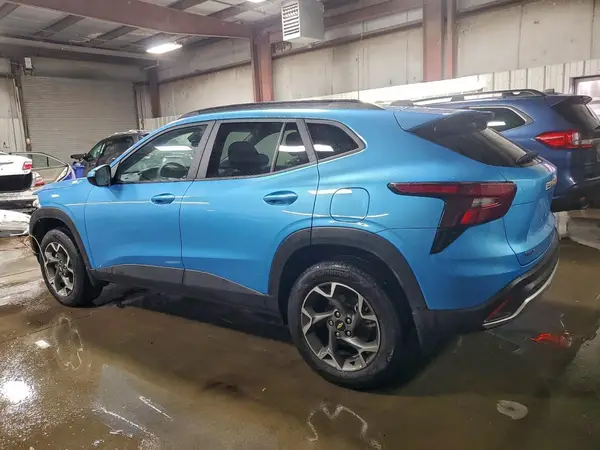 KL77LHEP8SC181664 2025 CHEVROLET TRAX - Image 2