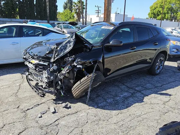 KL77LHEP8SC186072 2025 CHEVROLET TRAX - Image 1