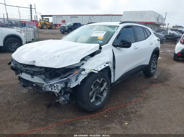 KL77LHEP8SC193121 2025 CHEVROLET TRAX - Image 2
