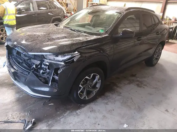 KL77LHEP8SC198321 2025 CHEVROLET TRAX - Image 2