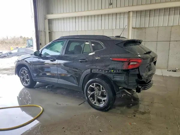 KL77LHEP8SC201752 2025 CHEVROLET TRAX - Image 2