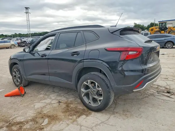 KL77LHEP8SC202447 2025 CHEVROLET TRAX - Image 2