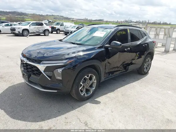 KL77LHEP8SC206983 2025 CHEVROLET TRAX - Image 2