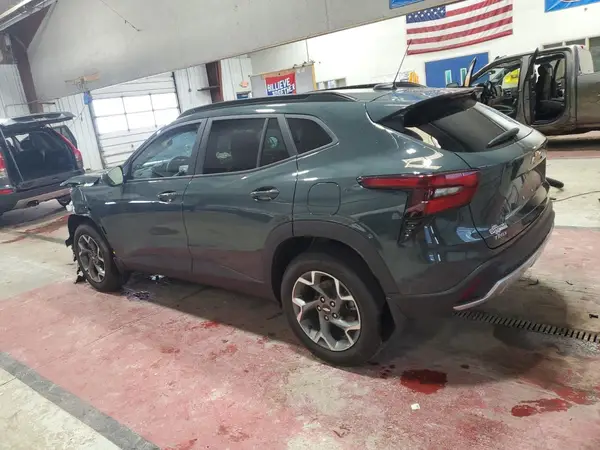 KL77LHEP8SC211150 2025 CHEVROLET TRAX - Image 2