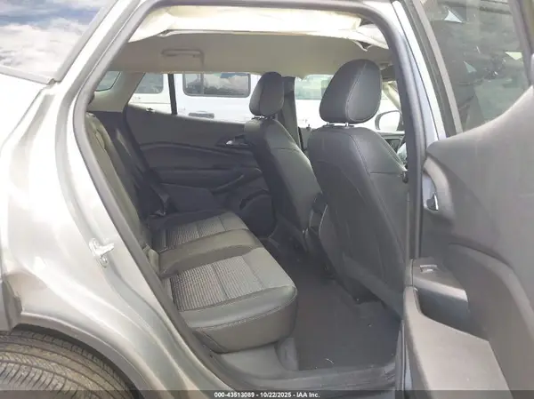 KL77LHEP8SC211214 2025 CHEVROLET TRAX - Image 8