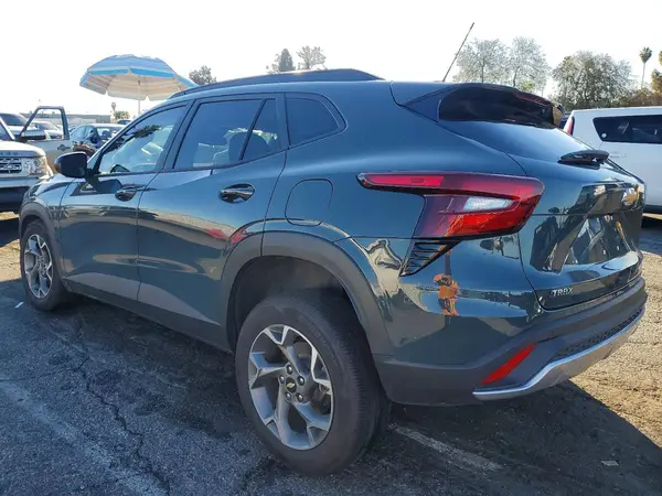 KL77LHEP8SC212525 2025 CHEVROLET TRAX - Image 2
