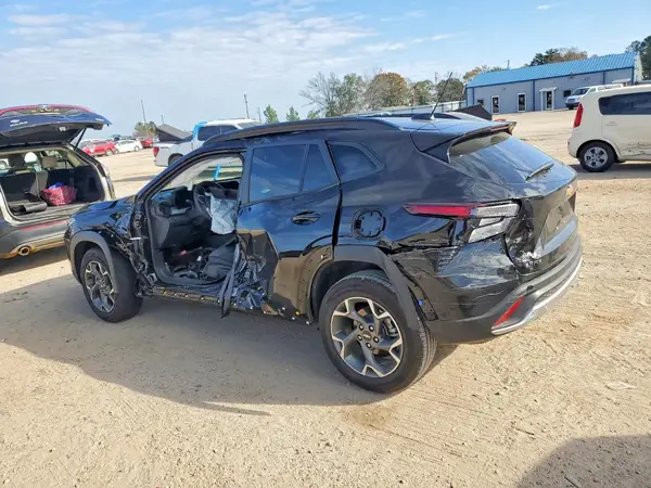 KL77LHEP8SC215845 2025 CHEVROLET TRAX - Image 2