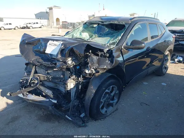 KL77LHEP8SC217532 2025 CHEVROLET TRAX - Image 2