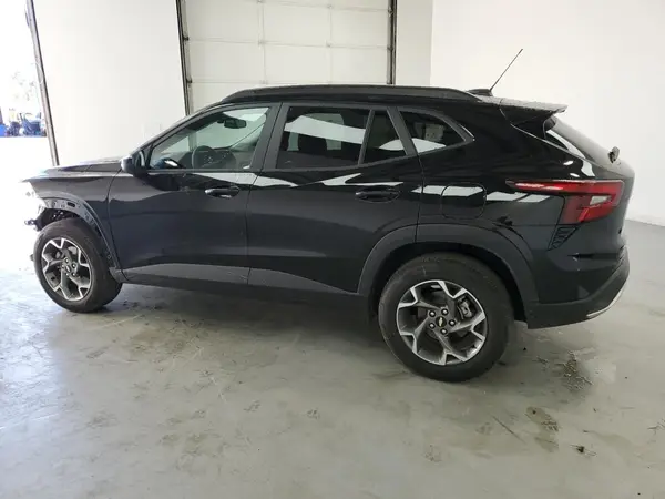 KL77LHEP8SC219054 2025 CHEVROLET TRAX - Image 2
