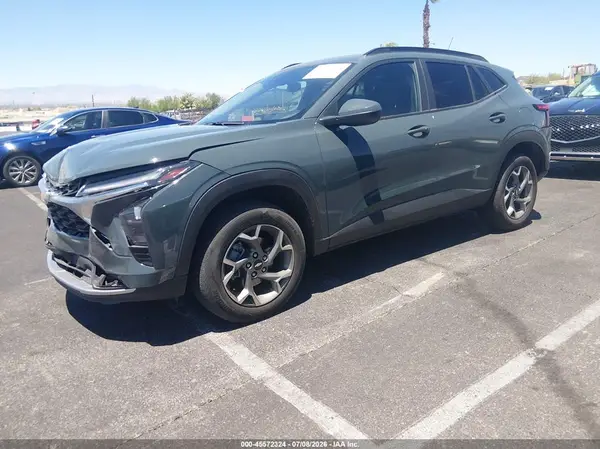 KL77LHEP8SC227025 2025 CHEVROLET TRAX - Image 2