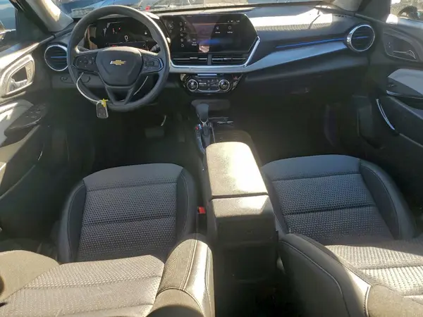 KL77LHEP8SC227557 2025 CHEVROLET TRAX - Image 8
