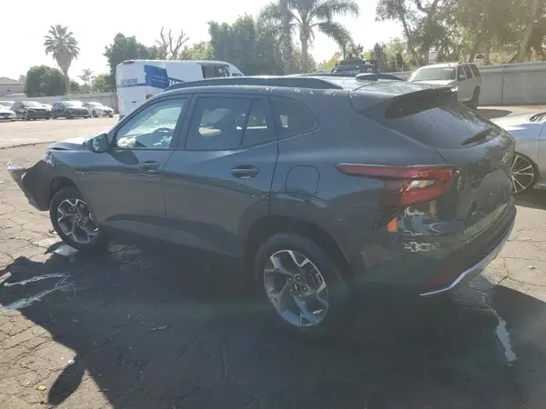 KL77LHEP8SC229308 2025 CHEVROLET TRAX - Image 2
