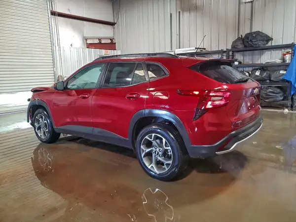 KL77LHEP8SC229390 2025 CHEVROLET TRAX - Image 2