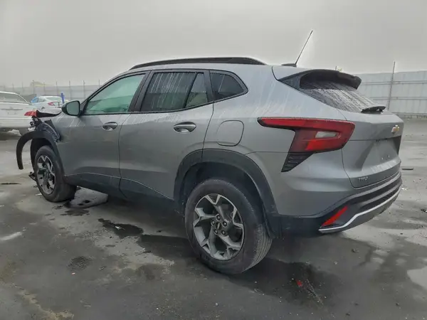 KL77LHEP8SC229759 2025 CHEVROLET TRAX - Image 2