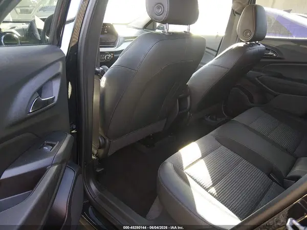 KL77LHEP8SC230040 2025 CHEVROLET TRAX - Image 8