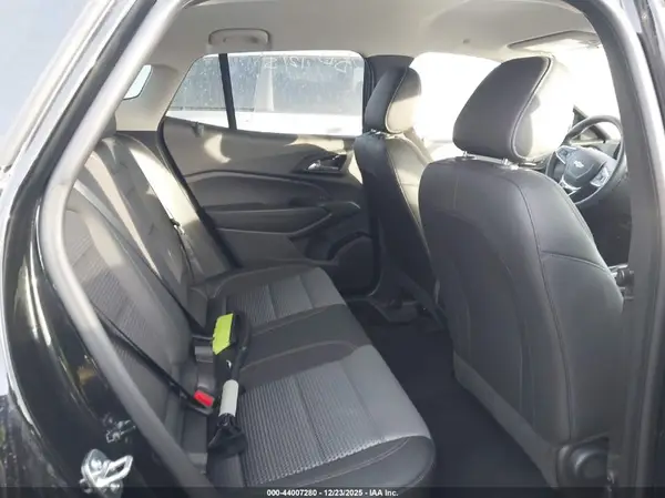 KL77LHEP8SC233763 2025 CHEVROLET TRAX - Image 8